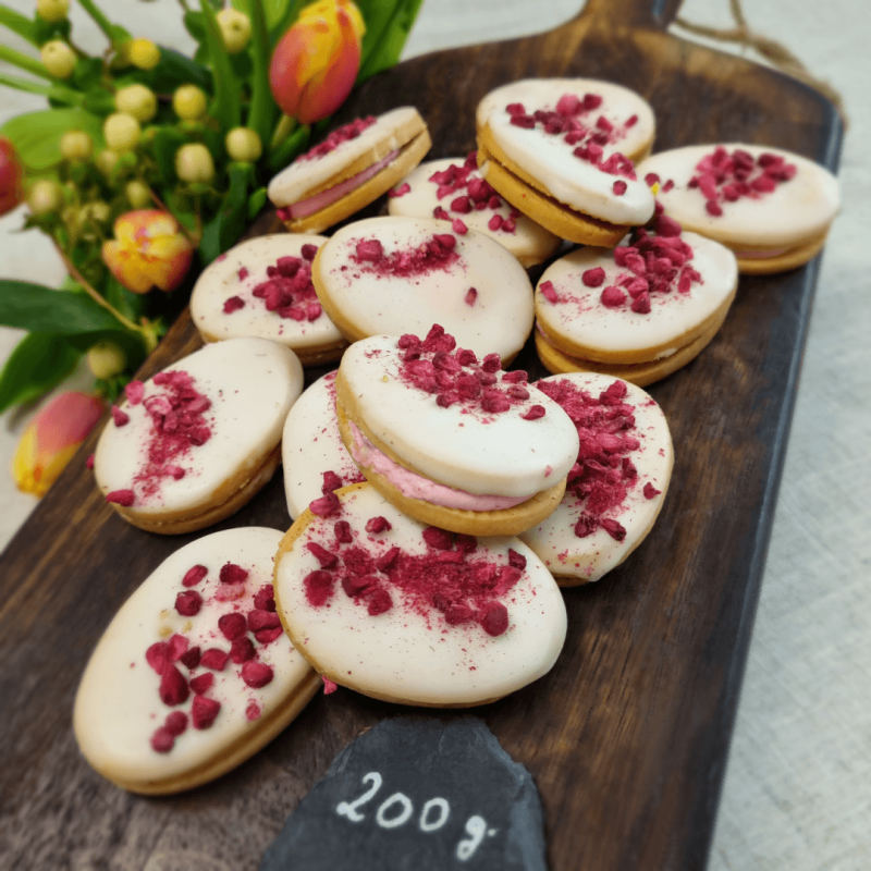 Osterkekserei Himbeer mit Himbeercremefüllung